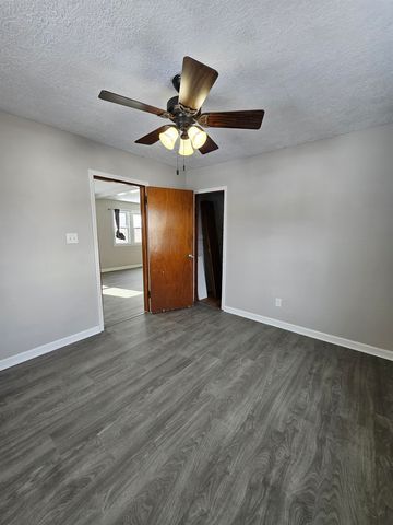 229 Des Moines Ave, Salina, KS 67401