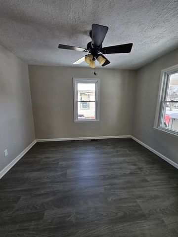 229 Des Moines Ave, Salina, KS 67401