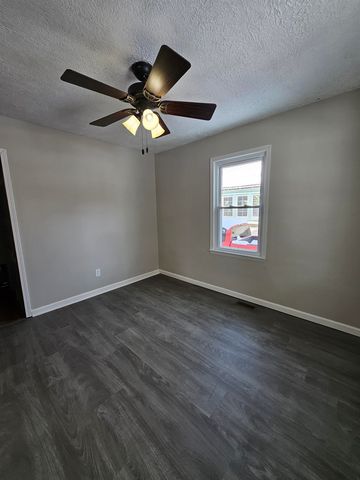 229 Des Moines Ave, Salina, KS 67401