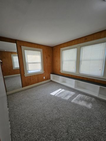 229 Des Moines Ave, Salina, KS 67401