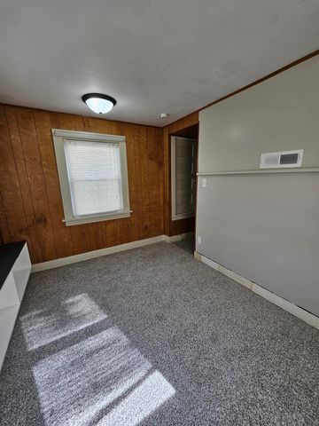 229 Des Moines Ave, Salina, KS 67401