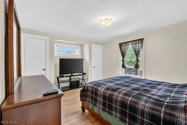 927 Englewood Road, Cleveland Heights, OH 44121