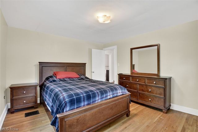 927 Englewood Road, Cleveland Heights, OH 44121