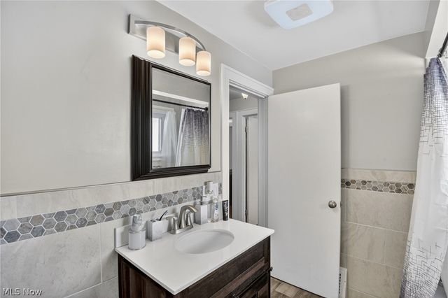 927 Englewood Road, Cleveland Heights, OH 44121