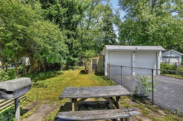 927 Englewood Road, Cleveland Heights, OH 44121