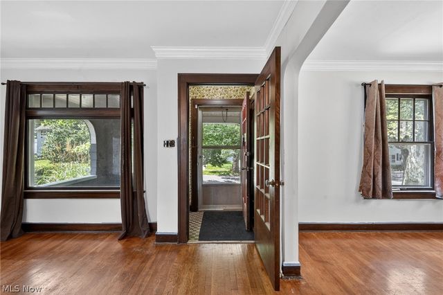 927 Englewood Road, Cleveland Heights, OH 44121