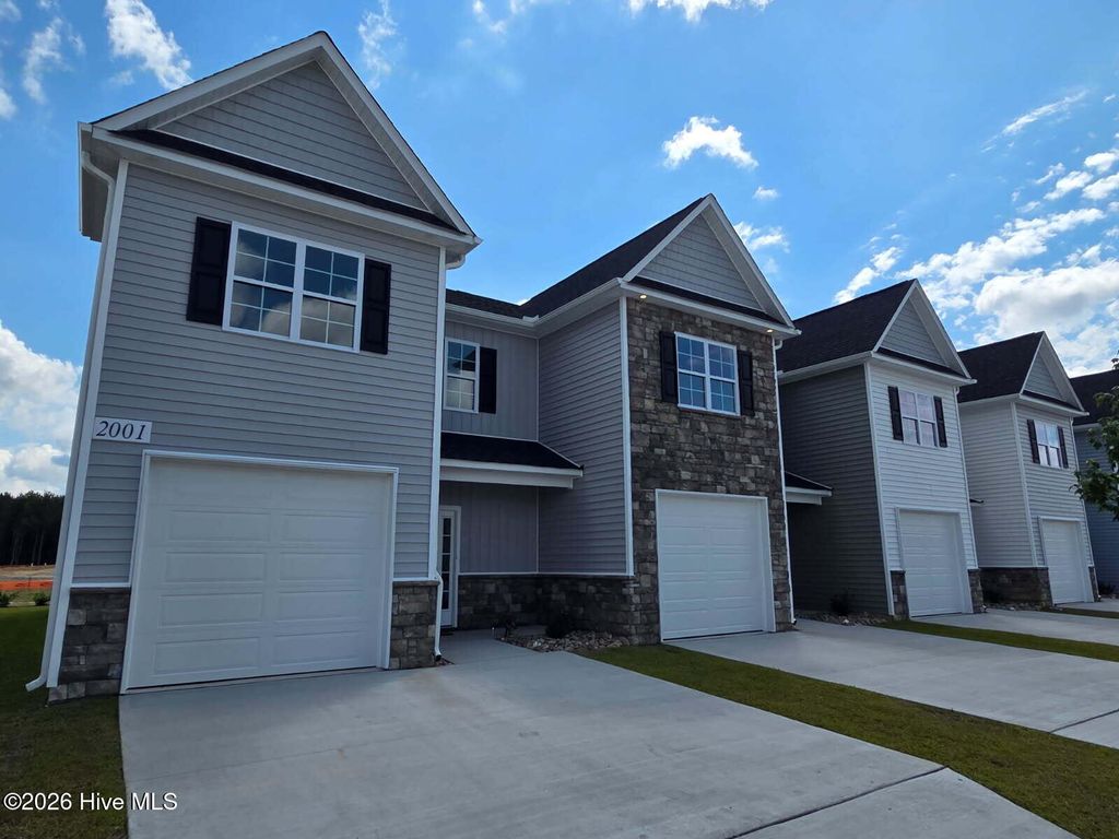 1904 Newbury Way E, Greenville, NC 27834