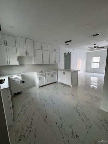 3305 S Chloe Avenue, Edinburg, TX 78542