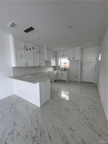 3305 S Chloe Avenue, Edinburg, TX 78542