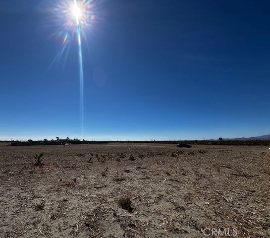 16025 Sheep Creek Rd, Phelan, CA 92371