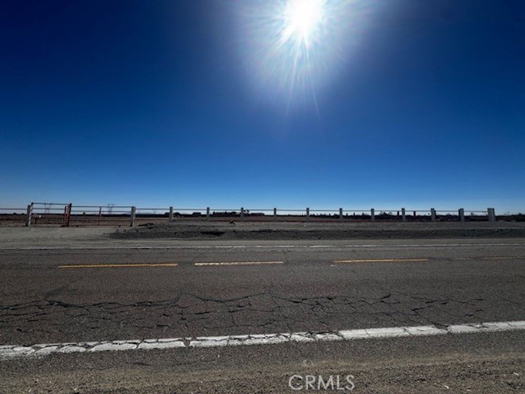 16025 Sheep Creek Rd, Phelan, CA 92371