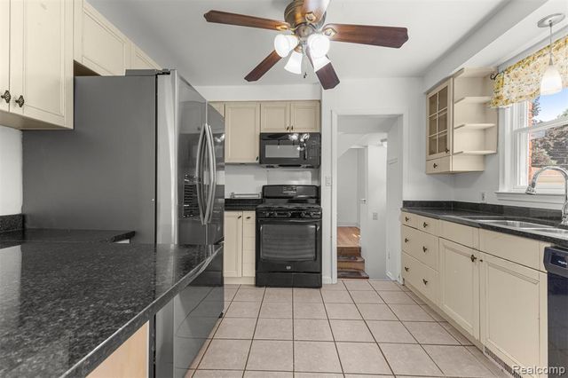 450 N Denwood Street, Dearborn, MI 48128