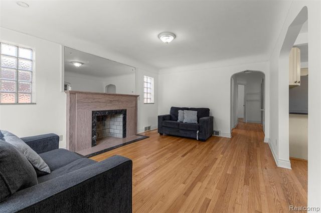450 N Denwood Street, Dearborn, MI 48128