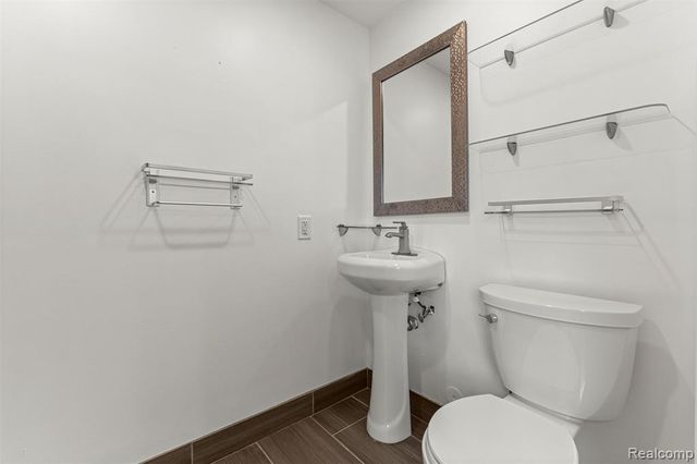 450 N Denwood Street, Dearborn, MI 48128