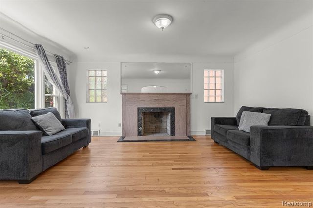 450 N Denwood Street, Dearborn, MI 48128