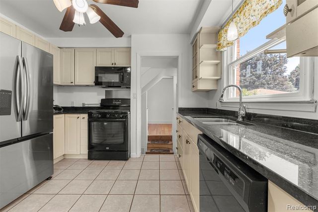 450 N Denwood Street, Dearborn, MI 48128