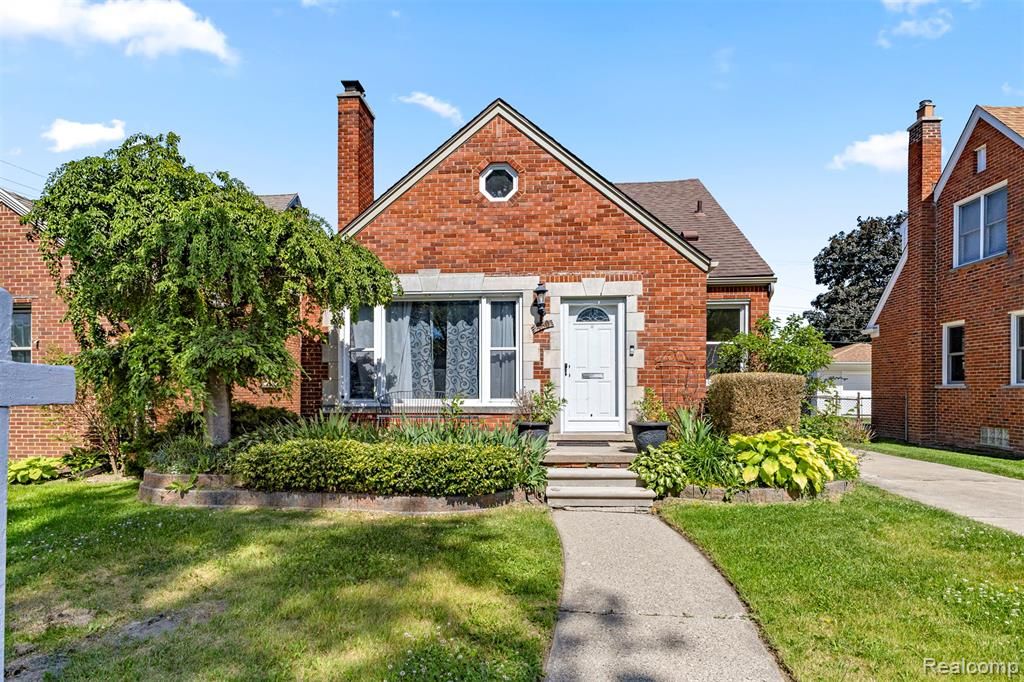 450 N Denwood Street, Dearborn, MI 48128