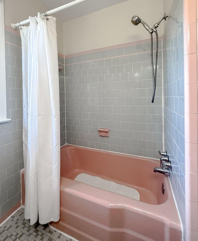 Image 17 of property listing at 12421 PARKER LN, Clinton, MD 20735