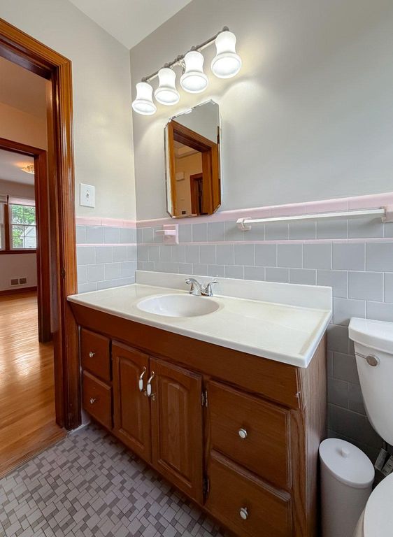Image 18 of property listing at 12421 PARKER LN, Clinton, MD 20735