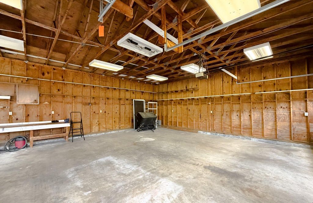 Image 6 of property listing at 12421 PARKER LN, Clinton, MD 20735