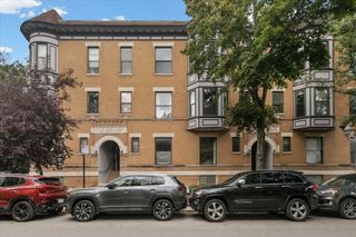 854 W CORNELIA Avenue 302, Chicago, IL 60657