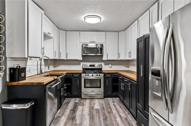 1207 N Atherton Road, Independence, MO 64056