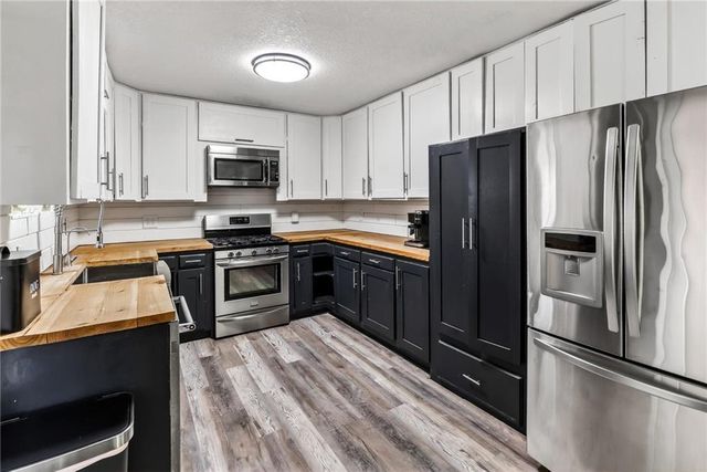 1207 N Atherton Road, Independence, MO 64056