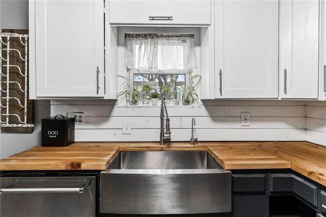 1207 N Atherton Road, Independence, MO 64056