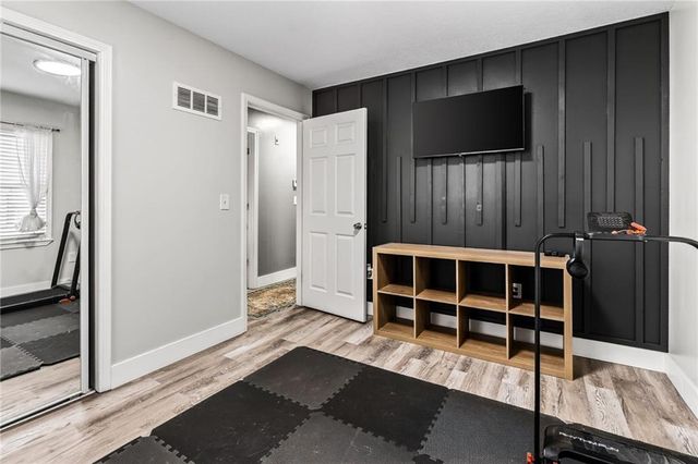 1207 N Atherton Road, Independence, MO 64056