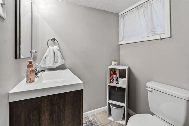 1207 N Atherton Road, Independence, MO 64056