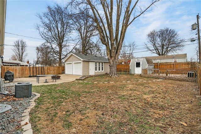 1207 N Atherton Road, Independence, MO 64056