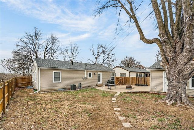 1207 N Atherton Road, Independence, MO 64056