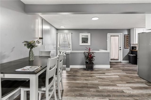 1207 N Atherton Road, Independence, MO 64056