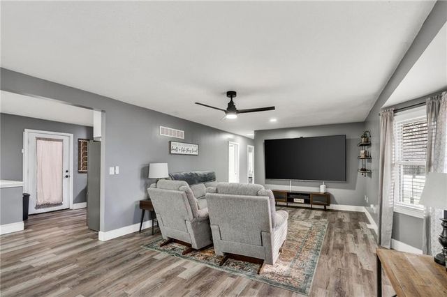 1207 N Atherton Road, Independence, MO 64056