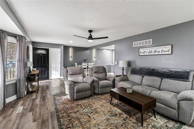 1207 N Atherton Road, Independence, MO 64056