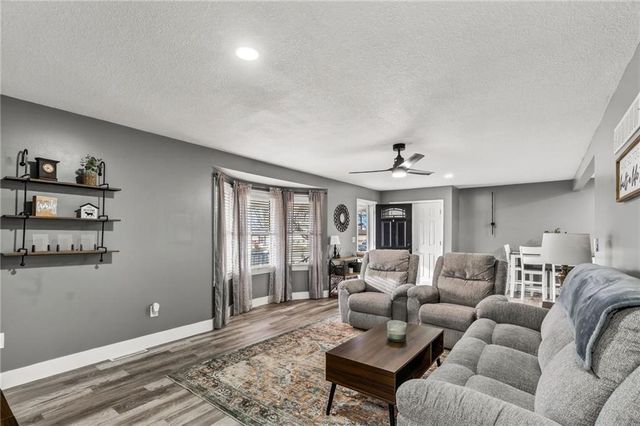 1207 N Atherton Road, Independence, MO 64056