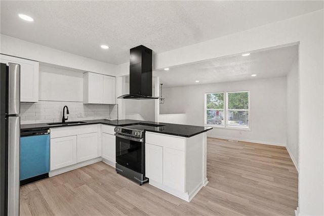 606 E Welston Avenue, Olathe, KS 66061