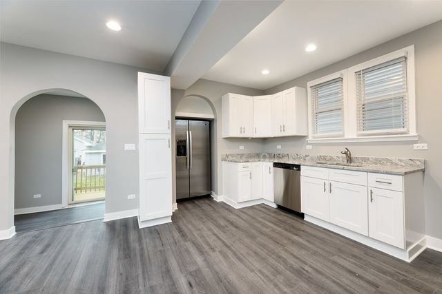 1217 Elmwood Avenue, Berwyn, IL 60402