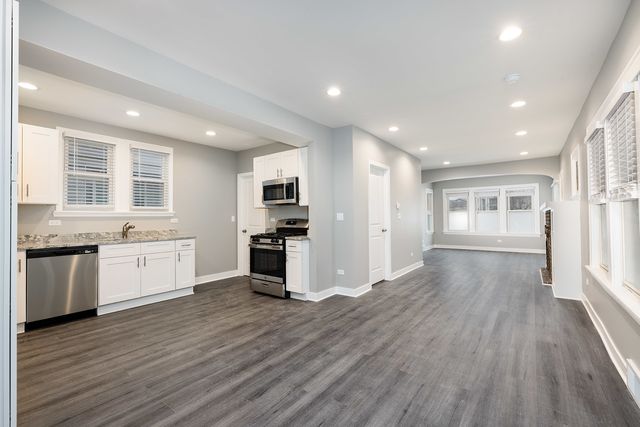 1217 Elmwood Avenue, Berwyn, IL 60402