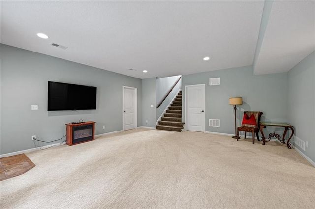 1209 Dunvegan Lane, Raymore, MO 64083