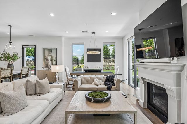 5270 Town & Country Boulevard 22, Frisco, TX 75034