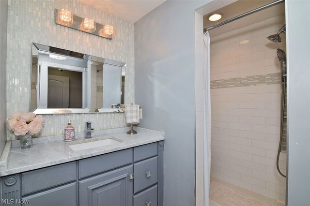 17615 Indian Hills Drive, Chagrin Falls, OH 44023