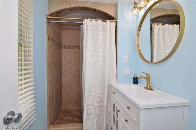 17615 Indian Hills Drive, Chagrin Falls, OH 44023