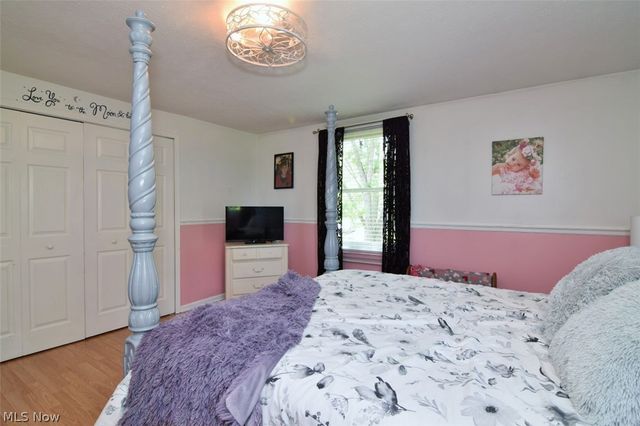 17615 Indian Hills Drive, Chagrin Falls, OH 44023