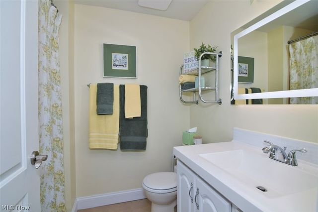 17615 Indian Hills Drive, Chagrin Falls, OH 44023