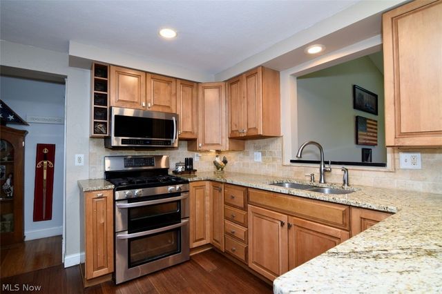 17615 Indian Hills Drive, Chagrin Falls, OH 44023