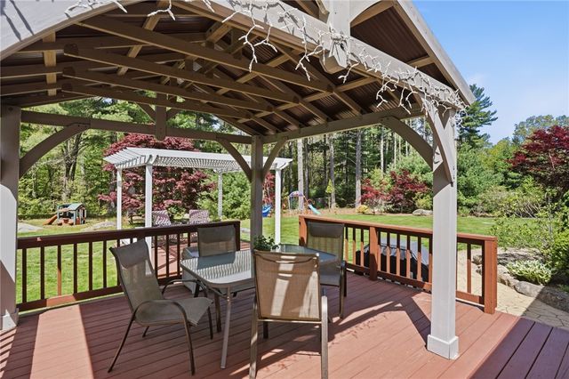 712 East Road Road, Scituate, RI 02857