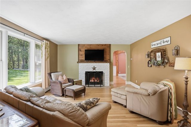 712 East Road Road, Scituate, RI 02857