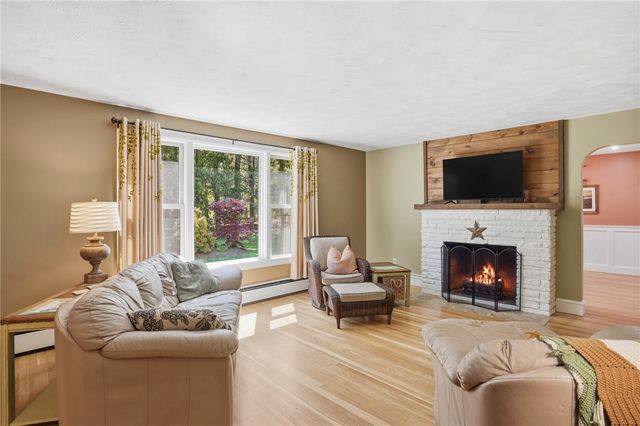 712 East Road Road, Scituate, RI 02857