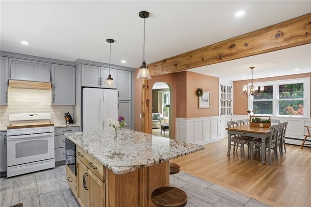 712 East Road Road, Scituate, RI 02857